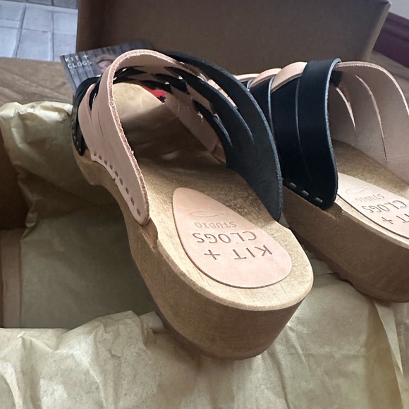 Kit + Clogs Studio Natural + Onyx Two-Tone Low Fält Clog - Picture 10 of 15